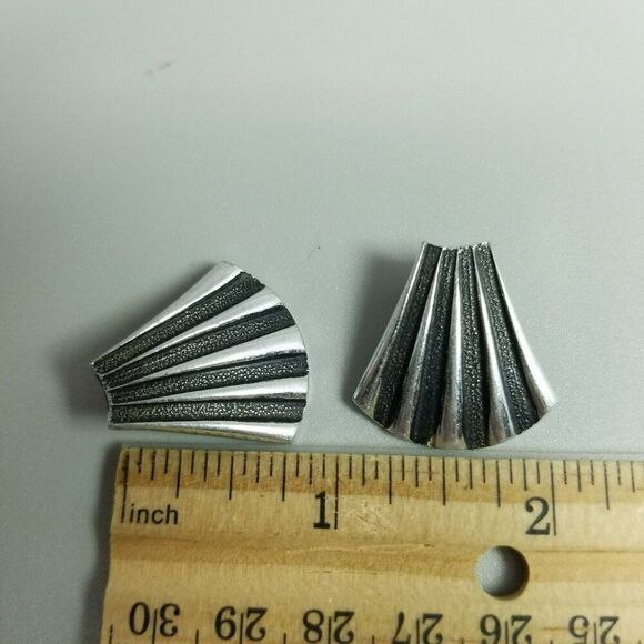 Vintage Silver Tone Shell Shape Clip On Earrings, Made in Germany, Retro - Picture 5 of 7